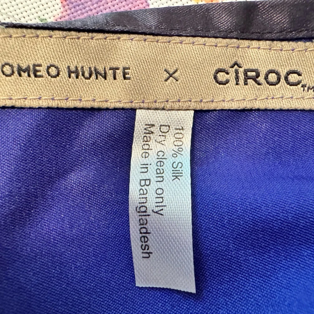 NEW ROMEO HUNTE Ciroc Vodka SILK Scarf 32x32 in Check out the reverse si…